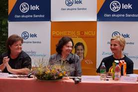 Z leve Majda Struc, generalna sekretarka ZPMS, Barbara Miklič Türk, žena predsednika RS in ambasadorka slovenskega prostovoljstva ter Ksenija Butenko Černe, članice uprave Leka