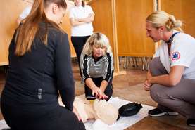 Lek associates  had the opportunity to take a first aid course