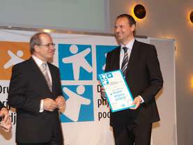 Samo Roš from Lek received the certificate from Minister Dr. Ivan Svetlik
