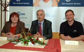 Z leve: Majda Struc, generalna sekretarka Zveze prijateljev mladine Slovenije (ZPMS), mag. Franc Hočevar, predsednik ZPMS in Marjan Novak, član uprave Leka.