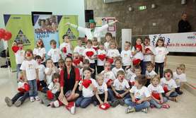 Slavnostno otvoritev novega programa Rdečih noskov na Pediatrični kliniki so popestrili otroci iz vrtca Vodmat