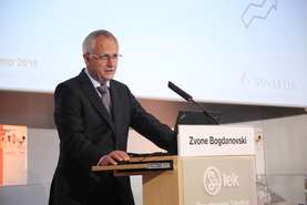 Zbrane udeležence in goste je v ponedeljek nagovoril predsednik Novartisa v Sloveniji Zvone Bogdanovski.