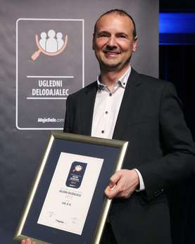 Samo Roš, Member of the Board of Management and Head of Human Resources, received the Most Reputable Employer 2015 award on behalf of Lek, a Sandoz company