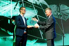 Nagrado je v imenu Leka prevzel Gašper Antičevič, vodja Novartisovih Tehničnih storitev v Sloveniji