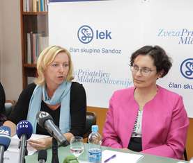 Darja Groznik, predsednica nacionalne mreže Tom (levo) je govorila o stiskah otrok