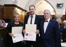 dr. Vesna Stergar in dr. Dušan Teslić prejemnika nagrade Prometej znanosti za odličnost v komuniciranju znanosti