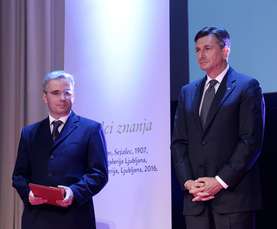 Dr. Zdenku Časarju je nagrado podelil predsednik Republike Slovenije Borut Pahor