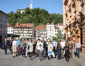 Udeleženci in predavatelji šestega Regijskega BioCampa so se prvi dan spoznali med obiskom Ljubljane.