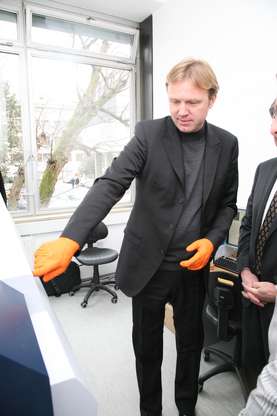 Minister za znanost in visoko šolstvo Gregor Golobič je predal v uporabo nov masni spektrometer