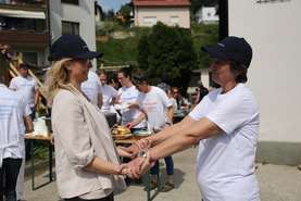 Sometimes all you need is a warm handshake and a friendly smile (Altra Prevalje).