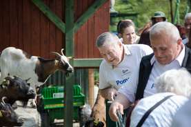 They said they already know everything in Lendava so they took a trip to a Zoo in Boračeva (Home for the Elderly in Lendava).