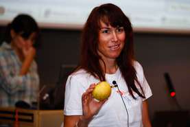 Dr. Ester Lovšin Barle, sodelavka iz Sandozovega razvojnega centra Slovenija je lekovcem predstavila pomen zdrave prehrane