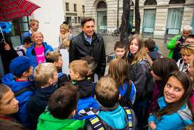 Otroke je na Pogačarjevem trgu v Ljubljani ob začetku Tedna otroka pozdravil tudi predsednik RS Borut Pahor.<br/>Foto: Jure Horvat