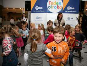 Children from Lek kindergarten opened the exhibition with singing and dancing