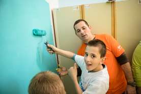 Novartis associates, together with the children of the Center Janez Levec, painted children's rooms and corridors.